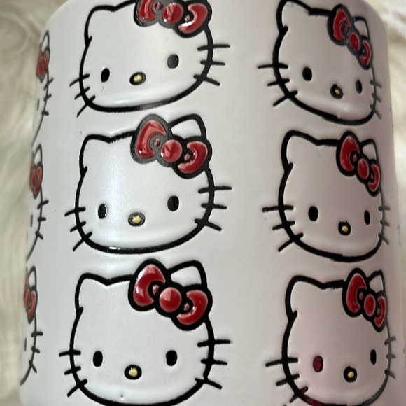 🆕️ HELLO KITTY RED AND WHITE PLANTER - Picture 7 of 11